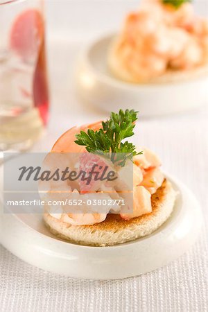 Shrimp and pineapple canapé Shrimp and pineapple canapé