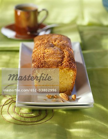 Almond and orange-flavored sponge cake