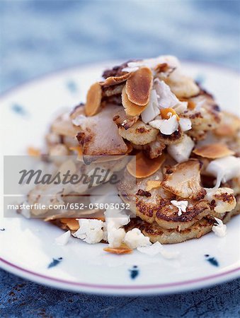 Salade de chou-fleur poêlé aux amandes grillées