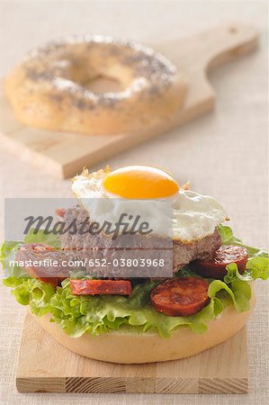 Hamburger, œuf sur le plat et burger bagel au Chorizo