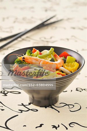 Pan-fried vegetables and shrimps