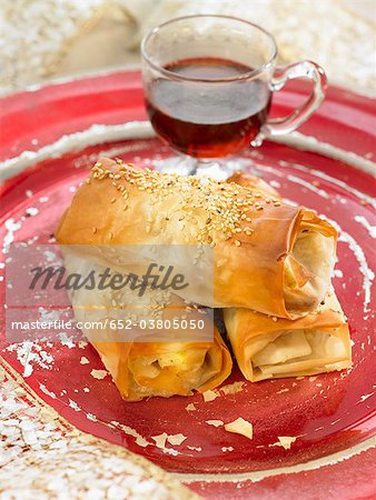 Pomme, raisins secs et amandes briouates Pomme, raisins secs et amandes briouates