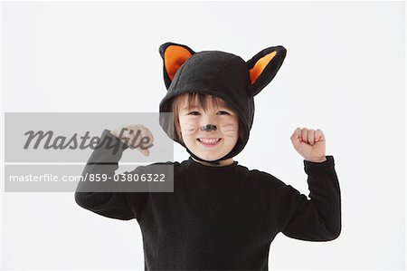 Junge gekleidet wie Katze Kostüm