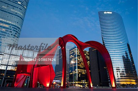 L' Araignée Rouge von Alexander Calder in La Défense, Paris, Frankreich