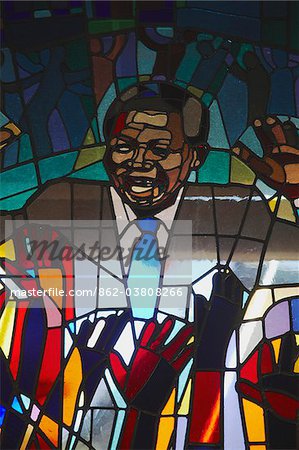 Kirchenfenster der Nelson Mandela, Regina Mundi katholische Kirche (Szene des Soweto-Aufstands), Soweto, Johannesburg, Gauteng, Südafrika
