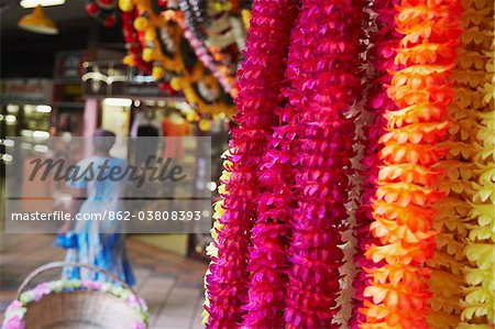 Décorations colorées au marché de Victoria Street, Durban, KwaZulu-Natal, Afrique du Sud Décorations colorées au marché de Victoria Street, Durban, KwaZulu-Natal, Afrique du Sud