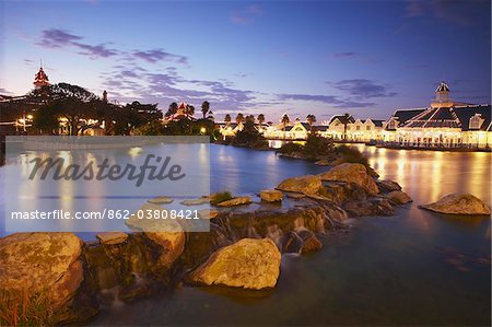 Le complexe de loisirs promenade au crépuscule, Summerstrand, Port Elizabeth, Cap oriental, Afrique du Sud Le complexe de loisirs promenade au crépuscule, Summerstrand, Port Elizabeth, Cap oriental, Afrique du Sud