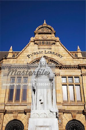 Statue von Königin Victoria außerhalb der Stadtbibliothek, Marktplatz, Port Elizabeth, Ostkap, Südafrika