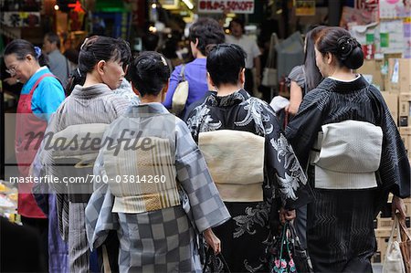 Frauen tragen Kimono, Tokio, Kanto, Honshu, Japan