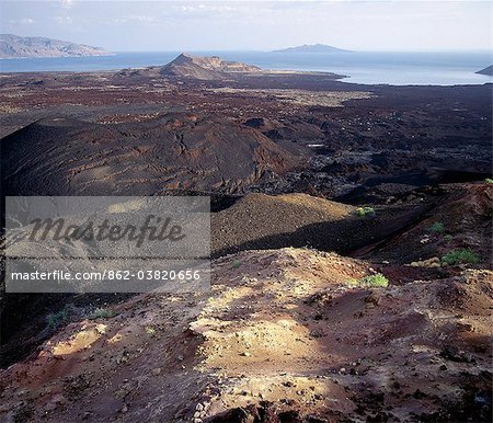 Blick von der Spitze des Telekis Vulkan, Blick nach Norden zum südlichen Ende des Lake Turkana und Südinsel jenseits. Benannt nach Graf Teleki, ein österreichischer Adliger, der 1888 die erste europäische Expedition in die Region leitete.