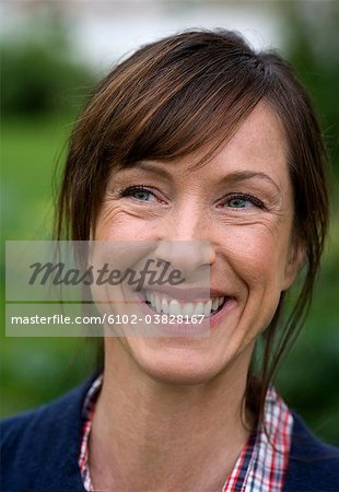Portrait of a smiling woman.