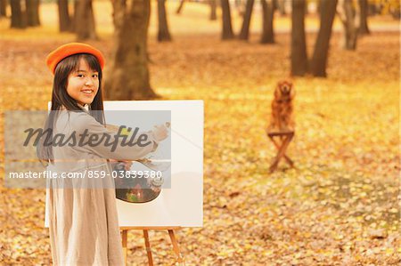Peinture de fille dans le feuillage d'automne
