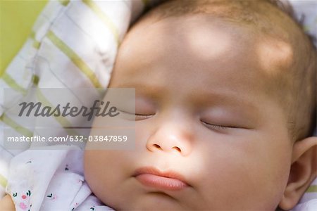 Bébé dort, portrait