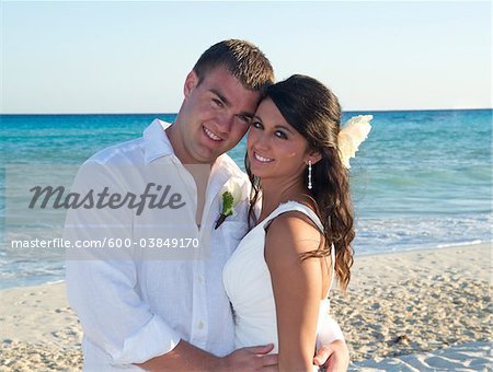 Jeunes mariés sur la plage, l'hôtel Reef Playacar Resort et Spa, Playa del Carmen, Mexique