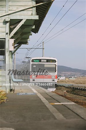 La gare, Nagano, Japon