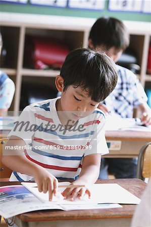 Schüler lernen im Klassenzimmer