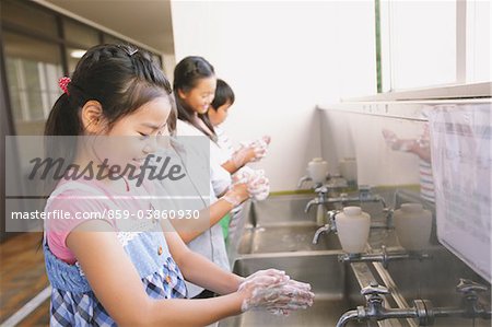 Kinder Hände waschen