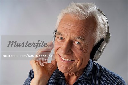 Mann, die Musik hören