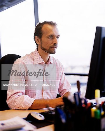 Un homme dans un bureau, Suède.