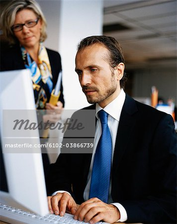 Gens dans un bureau, Suède.