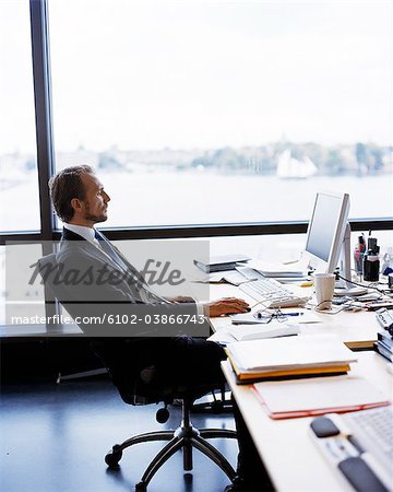 Un homme dans un bureau, Suède.