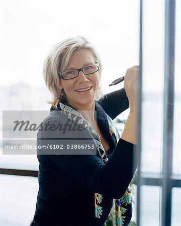 Eine Frau in einem Büro, Schweden.