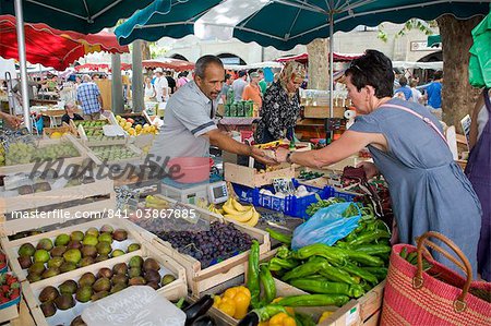 Fruit and vegetables for sale at the market in Uzes, Provence, France, Europe
