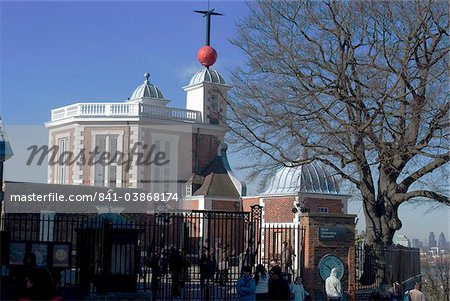 The original Royal Observatory dating from 1675 and site of the Prime Meridien (latitude 00, starting point of Greenwich Mean Time, Greenwich Park, Greenwich, London, England, United Kingdom, Europe