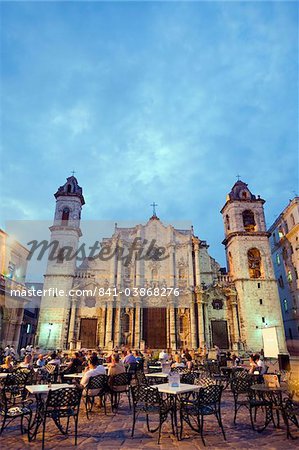 Outdoor-Restaurants, die Kathedrale San Cristobal, Plaza De La Catedral, Habana Vieja (Altstadt), UNESCO Weltkulturerbe, Havanna, Kuba, Westindische Inseln, Caribbean, Mittelamerika