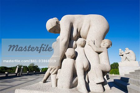 Mère et enfants, sculpture sur pierre par Emanuel Vigeland, Vigeland Park, Oslo, Norvège, Scandinavie, Europe