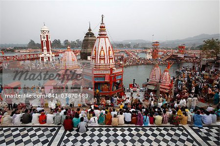 Har-ki-Pauri ghat le soir pendant le Kumbh Mela, Haridwar, Uttarakhand, Inde, Asie