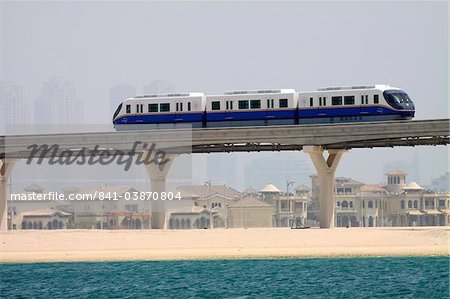 Vue de la l'horizon de Dubaï et le métropolite de la plage de l'Atlantis The Palm, Émirats Arabes Unis, Moyen-Orient