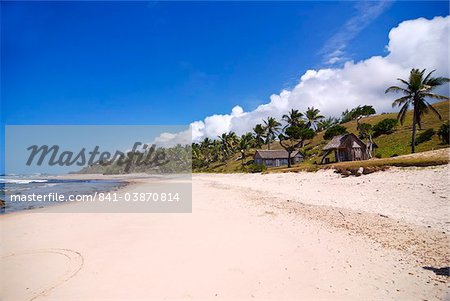 Plage de sable blanc sur l'île Sainte Marie, Madagascar, océan Indien, Afrique