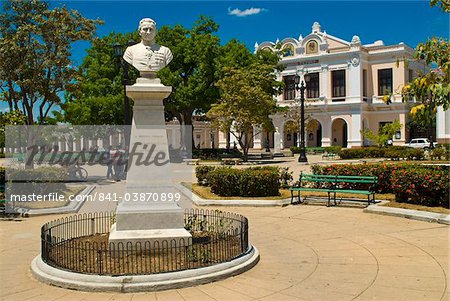 Grand carré avec Colonial abrite, Cienfuegos, patrimoine mondial de l'UNESCO, Cuba, Antilles, Caraïbes, Amérique centrale