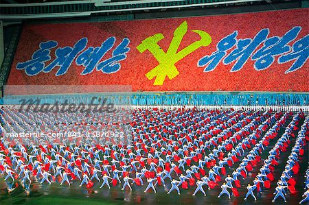 Danseurs lors des jeux de masse festivals, aérien en Pyongyang, Corée du Nord, Asie