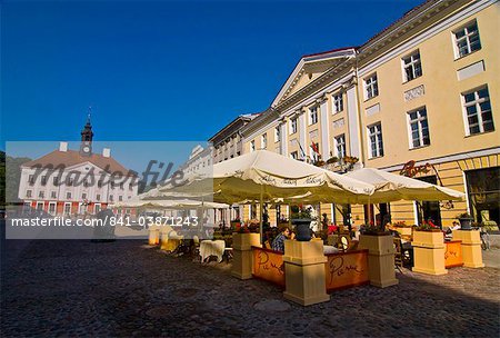 Raekoja Plats (place du marché) de Tartu, en Estonie, pays baltes, Europe