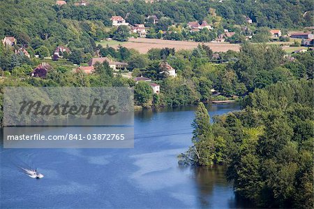 La rivière Dordogne, près de Limeuil, Dordogne, France, Europe