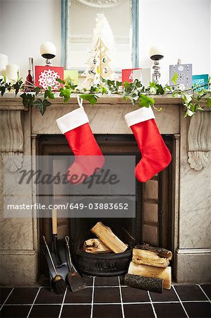 Bas de Noël est en attente de cheminée
