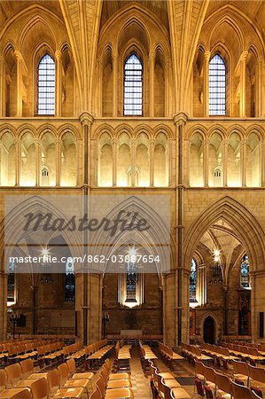 Angleterre, Londres. Cathédrale de Southwark ou la cathédrale et l'église collégiale de Saint-Sauveur et St Mary Overie, Southwark, London, se trouve sur la rive sud de la Tamise, à proximité de London Bridge. C'est l'église mère du diocèse Anglican de Southwark.