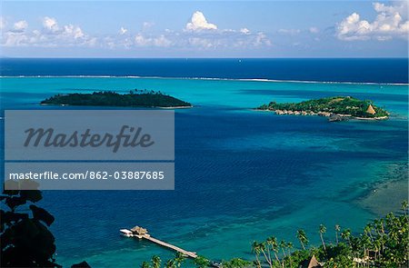 Français de Polynésie, îles de la société, îles sous-le-vent, Bora Bora, aka Pora Pora. Vue depuis un belvédère, ou lookout, baie de Faaopore.