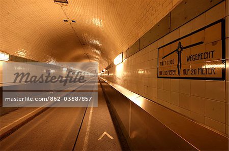 L'ancien Tunnel sous l'Elbe à Hambourg, Allemagne
