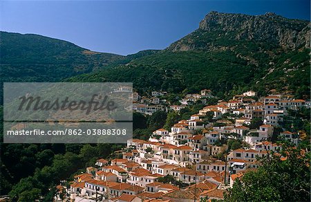 Grèce, Péloponnèse, Laconie, péninsule de Vatika, Velanidia. Le village de montagne pittoresque et distante de Velanidia s'accroche aux pentes de Krithinia.