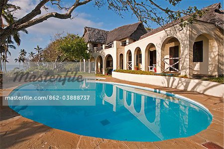 Chingwede House, une côte magnifique maison construite sur une falaise surplombant la plage bordée de palmiers de noix de coco de Msambweni, au sud de Mombasa.