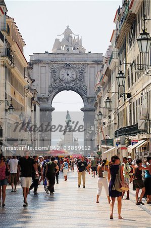 Rua Augusta, la principale rue piétonne dans le centre historique et commerçant de Lisbonne, Portugal