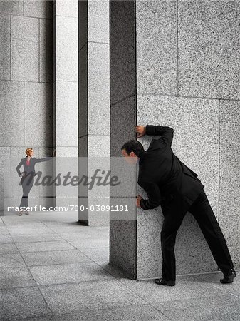 Homme d'affaires traque femme d'affaires Homme d'affaires traque femme d'affaires
