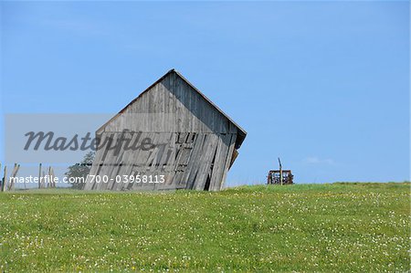 Crooked vieille grange, Wissinghausen, Winterberg, Haut-Sauerland, Rhénanie du Nord-Westphalie, Allemagne