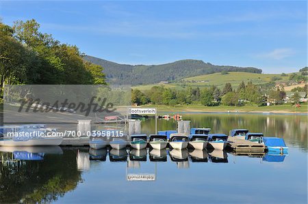 Pedel Boote am Lake Diemelsee, Heringhausen, Hessen, Deutschland