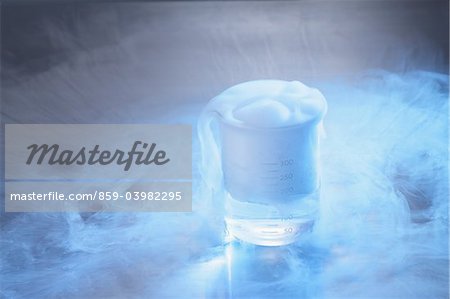 Fumée qui s'échappe de la fiole Fumée qui s'échappe de la fiole