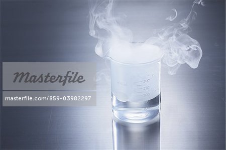 Fumée qui s'échappe de la fiole Fumée qui s'échappe de la fiole