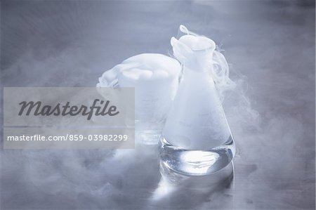 Fumée qui s'échappe de la fiole Fumée qui s'échappe de la fiole